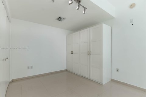 Adosado en venta en Miami, Florida, 1 dormitorio, 108.88 m2 № 1352222 - foto 17