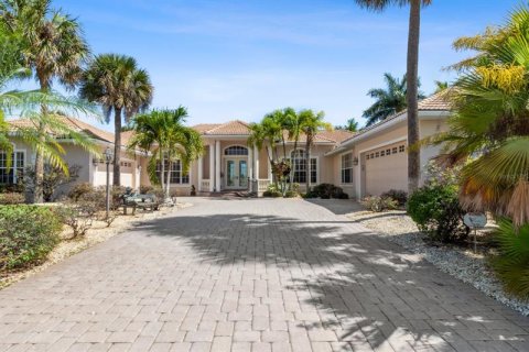 Villa ou maison à vendre à Punta Gorda, Floride: 4 chambres, 334.26 m2 № 259521 - photo 1