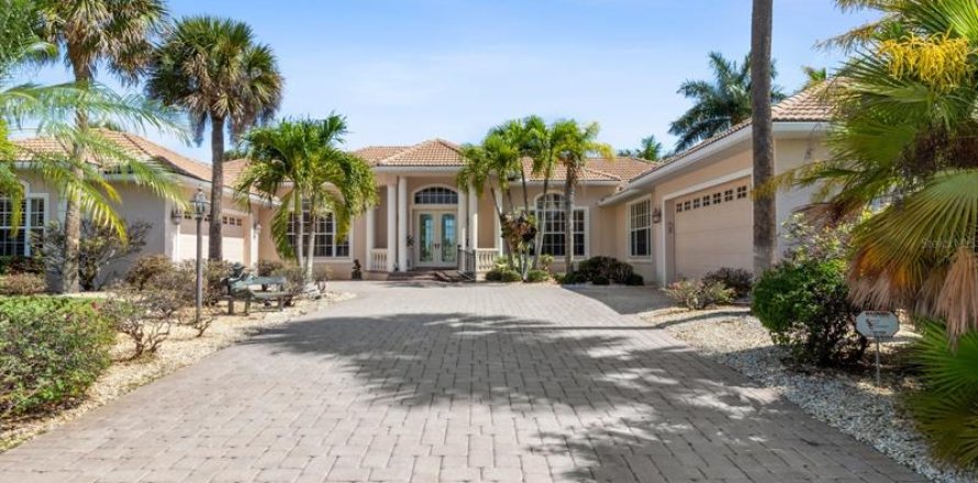 Villa ou maison à Punta Gorda, Floride 4 chambres, 334.26 m2 № 259521