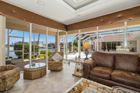 Villa ou maison à vendre à Punta Gorda, Floride: 4 chambres, 334.26 m2 № 259521 - photo 10