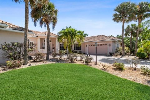 Villa ou maison à vendre à Punta Gorda, Floride: 4 chambres, 334.26 m2 № 259521 - photo 3