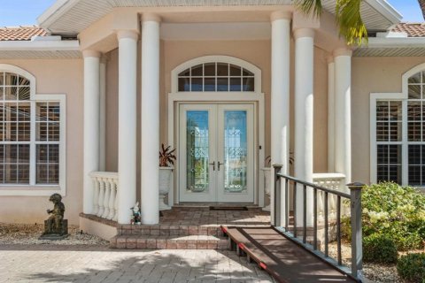 Villa ou maison à vendre à Punta Gorda, Floride: 4 chambres, 334.26 m2 № 259521 - photo 2