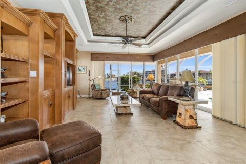 Villa ou maison à vendre à Punta Gorda, Floride: 4 chambres, 334.26 m2 № 259521 - photo 15