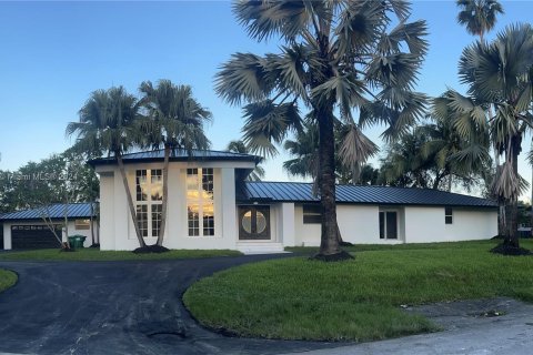 Casa en venta en Palmetto Bay, Florida, 5 dormitorios, 327.11 m2 № 1395170 - foto 1