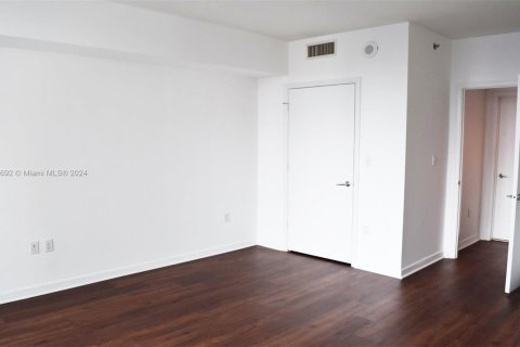 Condo in Miami, Florida, 1 bedroom  № 1395127 - photo 7