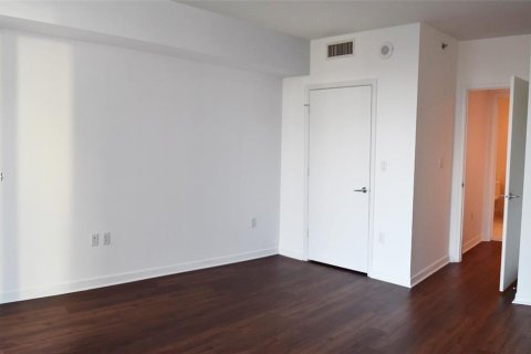 Condo in Miami, Florida, 1 bedroom  № 1395127 - photo 6