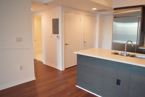 Condo in Miami, Florida, 1 bedroom  № 1395127 - photo 5