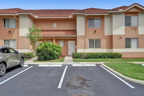 Adosado en alquiler en Plantation, Florida, 3 dormitorios, 140.75 m2 № 1395126 - foto 1