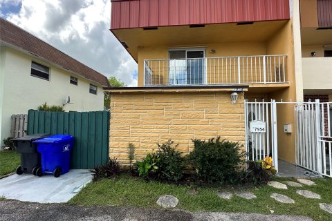 Villa ou maison à vendre à North Lauderdale, Floride: 3 chambres, 137.22 m2 № 984108 - photo 24