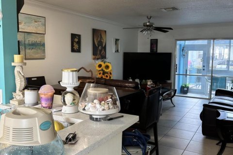 Villa ou maison à vendre à West Palm Beach, Floride: 2 chambres, 84.54 m2 № 1077564 - photo 16