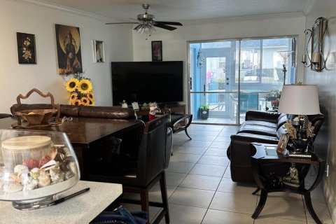 House in West Palm Beach, Florida 2 bedrooms, 84.54 sq.m. № 1077564 - photo 17