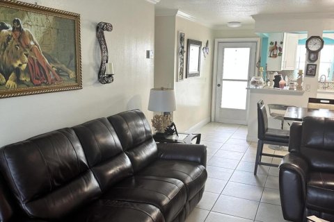 House in West Palm Beach, Florida 2 bedrooms, 84.54 sq.m. № 1077564 - photo 14