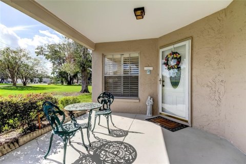 Condo in New Port Richey, Florida, 2 bedrooms  № 1440945 - photo 2