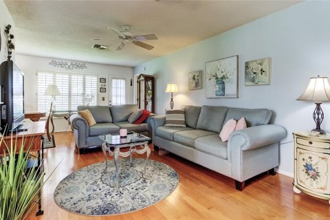 Condo in New Port Richey, Florida, 2 bedrooms  № 1440945 - photo 4