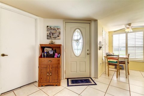 Condo in New Port Richey, Florida, 2 bedrooms  № 1440945 - photo 3