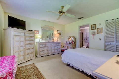 Condo in New Port Richey, Florida, 2 bedrooms  № 1440945 - photo 12