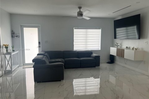 Villa ou maison à vendre à Miami Gardens, Floride: 3 chambres, 134.15 m2 № 1309990 - photo 2