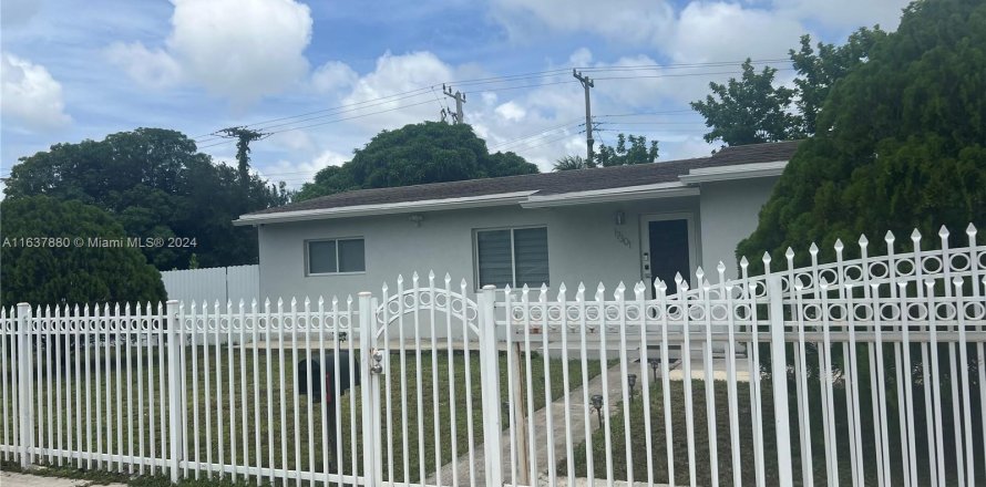 Casa en Miami Gardens, Florida 3 dormitorios, 134.15 m2 № 1309990