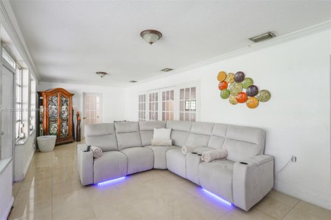 Casa en venta en Miami Springs, Florida, 3 dormitorios, 157.28 m2 № 1309940 - foto 13