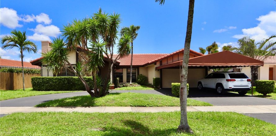 Villa ou maison à Miami, Floride 4 chambres, 203.27 m2 № 1309943