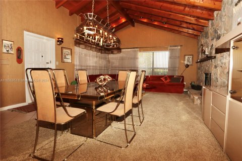 Casa en venta en Miami, Florida, 4 dormitorios, 203.27 m2 № 1309943 - foto 9