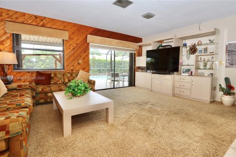 House in Miami, Florida 4 bedrooms, 203.27 sq.m. № 1309943 - photo 15