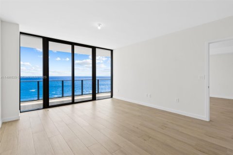 Condominio en venta en Pompano Beach, Florida, 2 dormitorios, 188.87 m2 № 853683 - foto 11