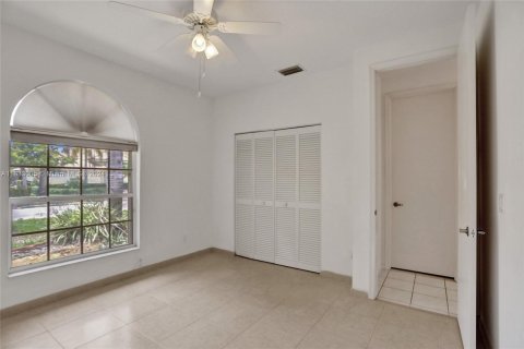 Villa ou maison à vendre à Pembroke Pines, Floride: 4 chambres, 262.08 m2 № 1316251 - photo 29