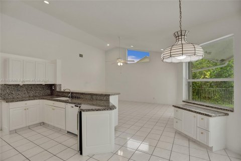 Villa ou maison à vendre à Pembroke Pines, Floride: 4 chambres, 262.08 m2 № 1316251 - photo 7