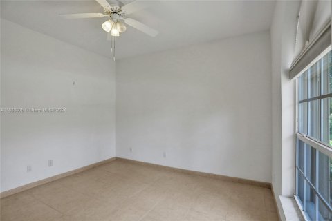 Villa ou maison à vendre à Pembroke Pines, Floride: 4 chambres, 262.08 m2 № 1316251 - photo 28