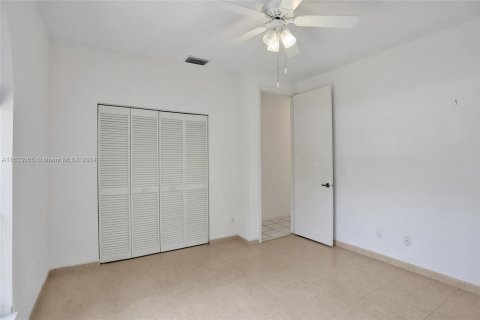 Villa ou maison à vendre à Pembroke Pines, Floride: 4 chambres, 262.08 m2 № 1316251 - photo 27