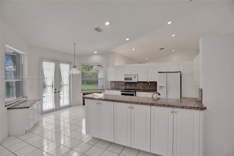 Villa ou maison à vendre à Pembroke Pines, Floride: 4 chambres, 262.08 m2 № 1316251 - photo 11