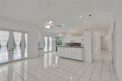 Villa ou maison à vendre à Pembroke Pines, Floride: 4 chambres, 262.08 m2 № 1316251 - photo 14