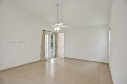 Villa ou maison à vendre à Pembroke Pines, Floride: 4 chambres, 262.08 m2 № 1316251 - photo 23