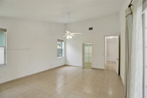 Villa ou maison à vendre à Pembroke Pines, Floride: 4 chambres, 262.08 m2 № 1316251 - photo 22