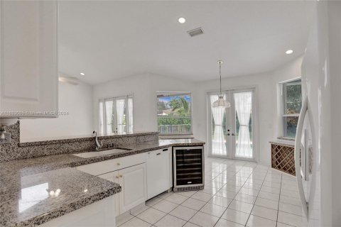 Villa ou maison à vendre à Pembroke Pines, Floride: 4 chambres, 262.08 m2 № 1316251 - photo 6