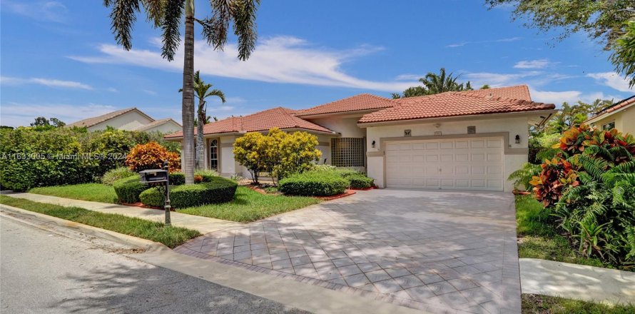 Villa ou maison à Pembroke Pines, Floride 4 chambres, 262.08 m2 № 1316251