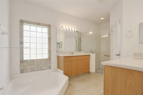 Villa ou maison à vendre à Pembroke Pines, Floride: 4 chambres, 262.08 m2 № 1316251 - photo 17