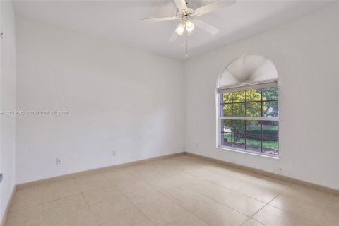 Villa ou maison à vendre à Pembroke Pines, Floride: 4 chambres, 262.08 m2 № 1316251 - photo 30