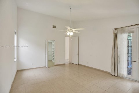 Villa ou maison à vendre à Pembroke Pines, Floride: 4 chambres, 262.08 m2 № 1316251 - photo 21