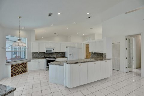 Villa ou maison à vendre à Pembroke Pines, Floride: 4 chambres, 262.08 m2 № 1316251 - photo 10