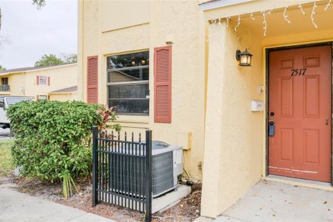 Adosado en venta en Tampa, Florida, 3 dormitorios, 147.53 m2 № 1387326 - foto 2