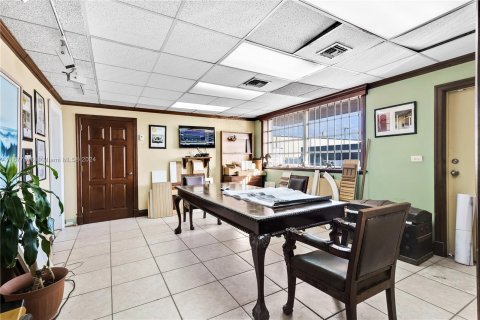 Immobilier commercial à vendre à Hialeah, Floride № 1409303 - photo 10