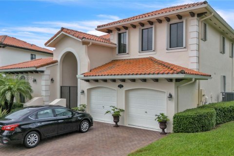 Casa en venta en Cutler Bay, Florida, 5 dormitorios, 315.77 m2 № 1228023 - foto 1