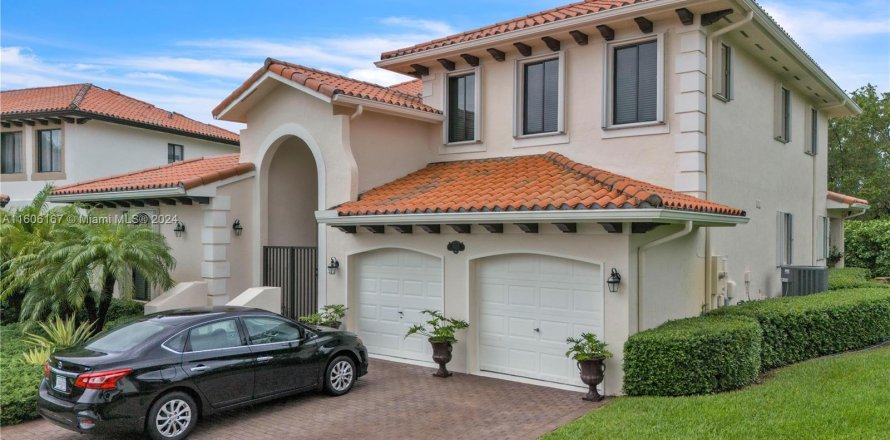 Casa en Cutler Bay, Florida 5 dormitorios, 315.77 m2 № 1228023