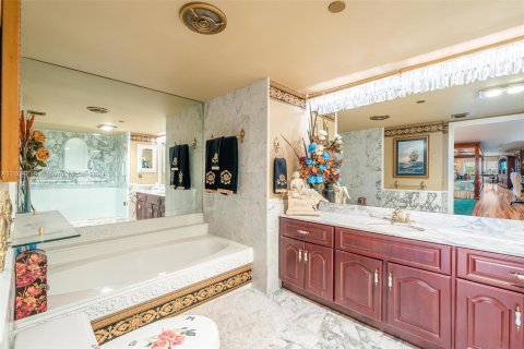 Copropriété à vendre à Boca Raton, Floride: 2 chambres, 177.91 m2 № 1227325 - photo 8