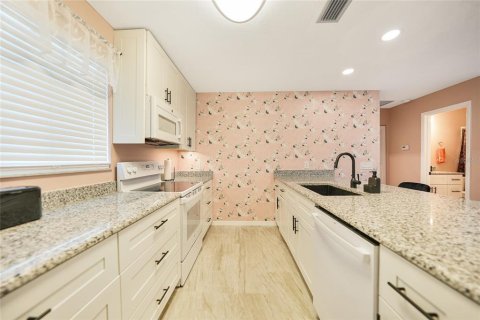 Condo in Punta Gorda, Florida, 2 bedrooms  № 1352500 - photo 14