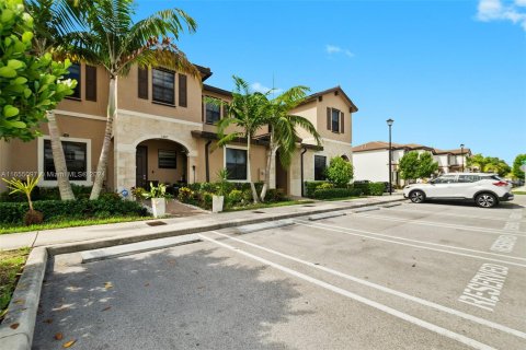 Townhouse in Hialeah, Florida 3 bedrooms, 137.77 sq.m. № 1352227 - photo 8