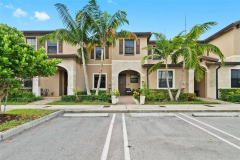 Townhouse in Hialeah, Florida 3 bedrooms, 137.77 sq.m. № 1352227 - photo 7