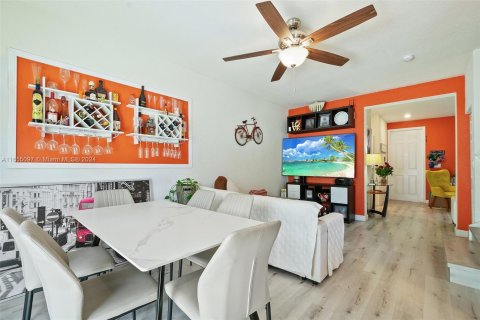 Townhouse in Hialeah, Florida 3 bedrooms, 137.77 sq.m. № 1352227 - photo 14